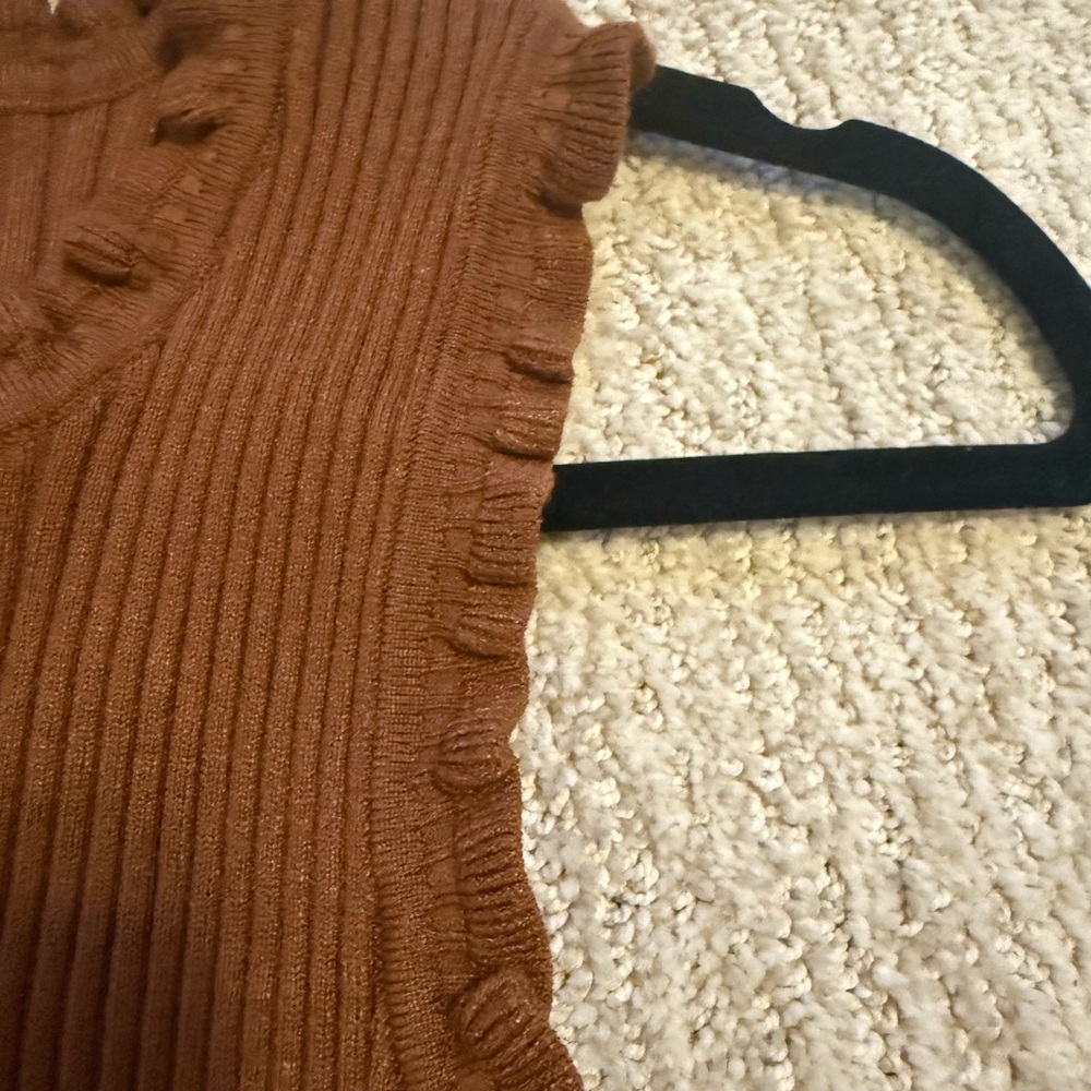 Women’s GILLI Ruffled and Ribbed Brown Sleeveless Top‎ Size Medium EUC - Picture 6 of 8